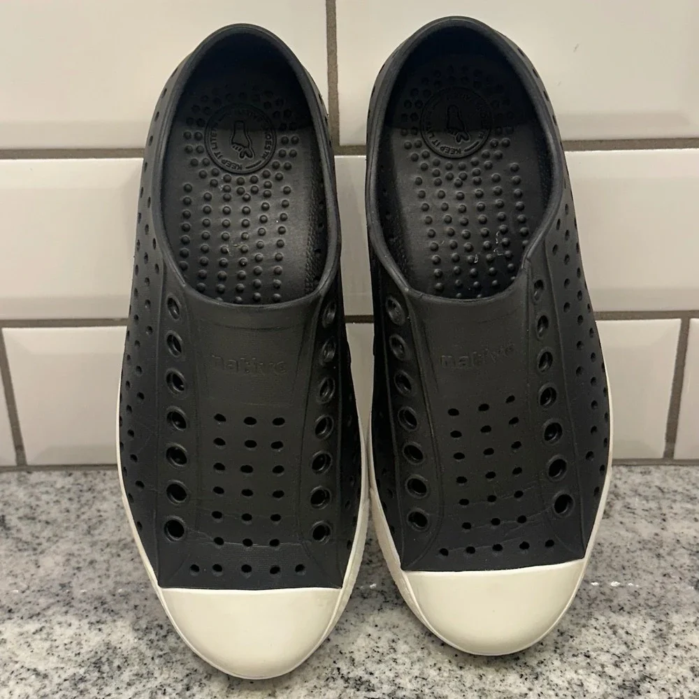 Native Kids Size 3 Jefferson Black Good‎ Waterproof Slip On Perforated Sneakers
